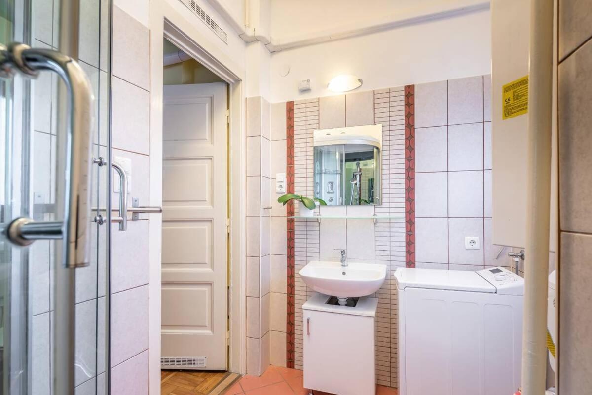 Vamhaz Boulevard Apartments Будапеща Екстериор снимка