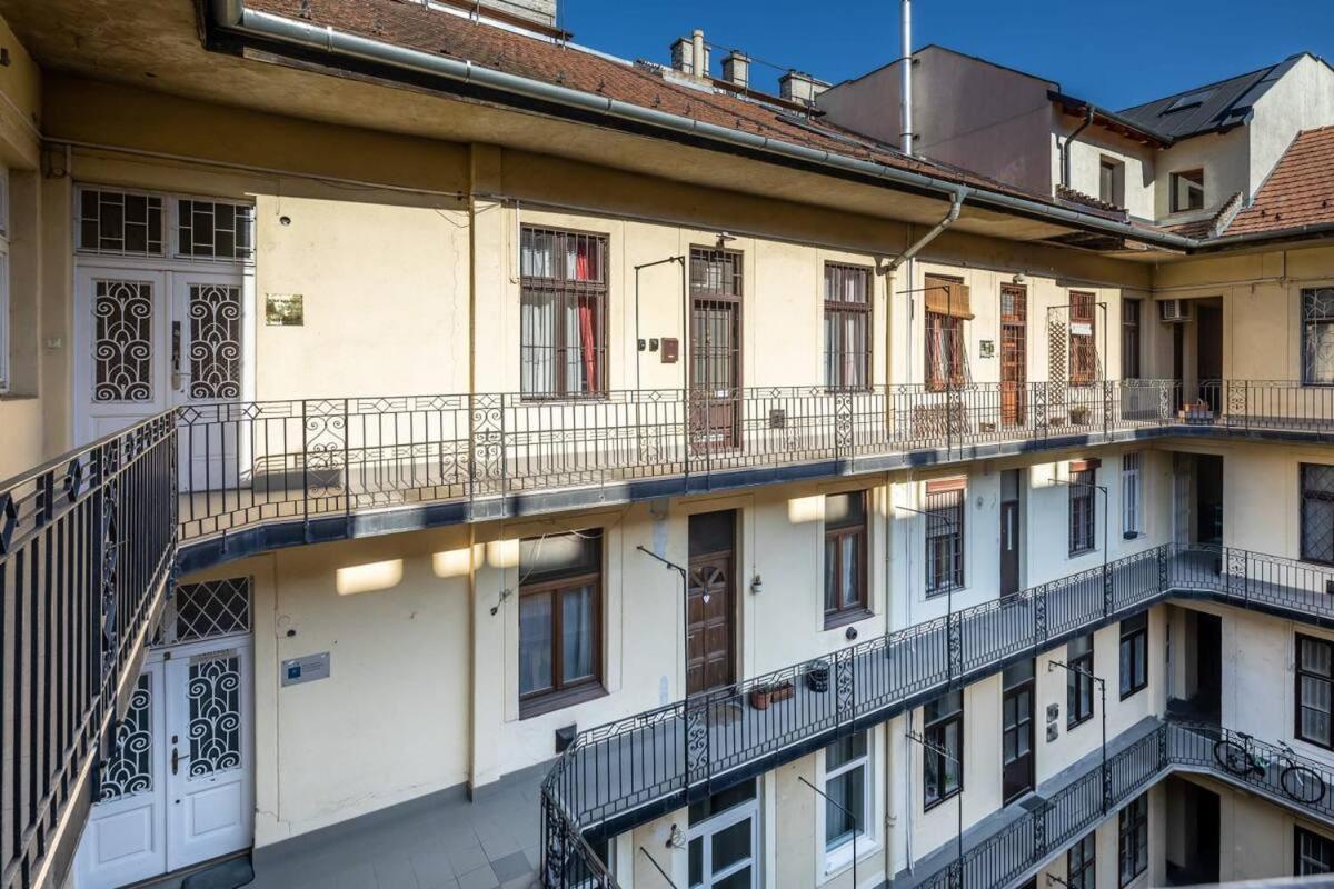 Vamhaz Boulevard Apartments Будапеща Екстериор снимка