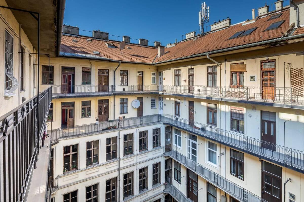 Vamhaz Boulevard Apartments Будапеща Екстериор снимка